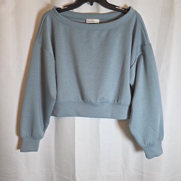 Zenana Outfitters Tops - Zenana Outfitters Light Blue Cropped Sweatshirt